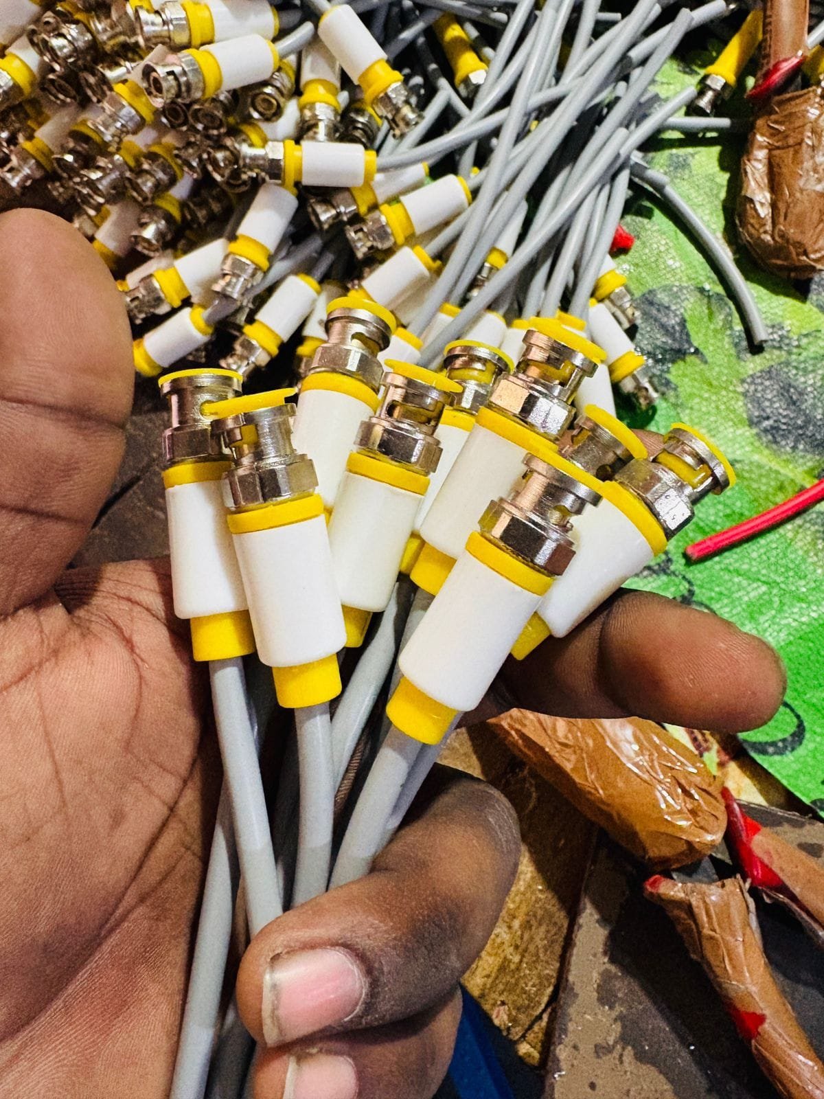 BNC BRASS YELLOW